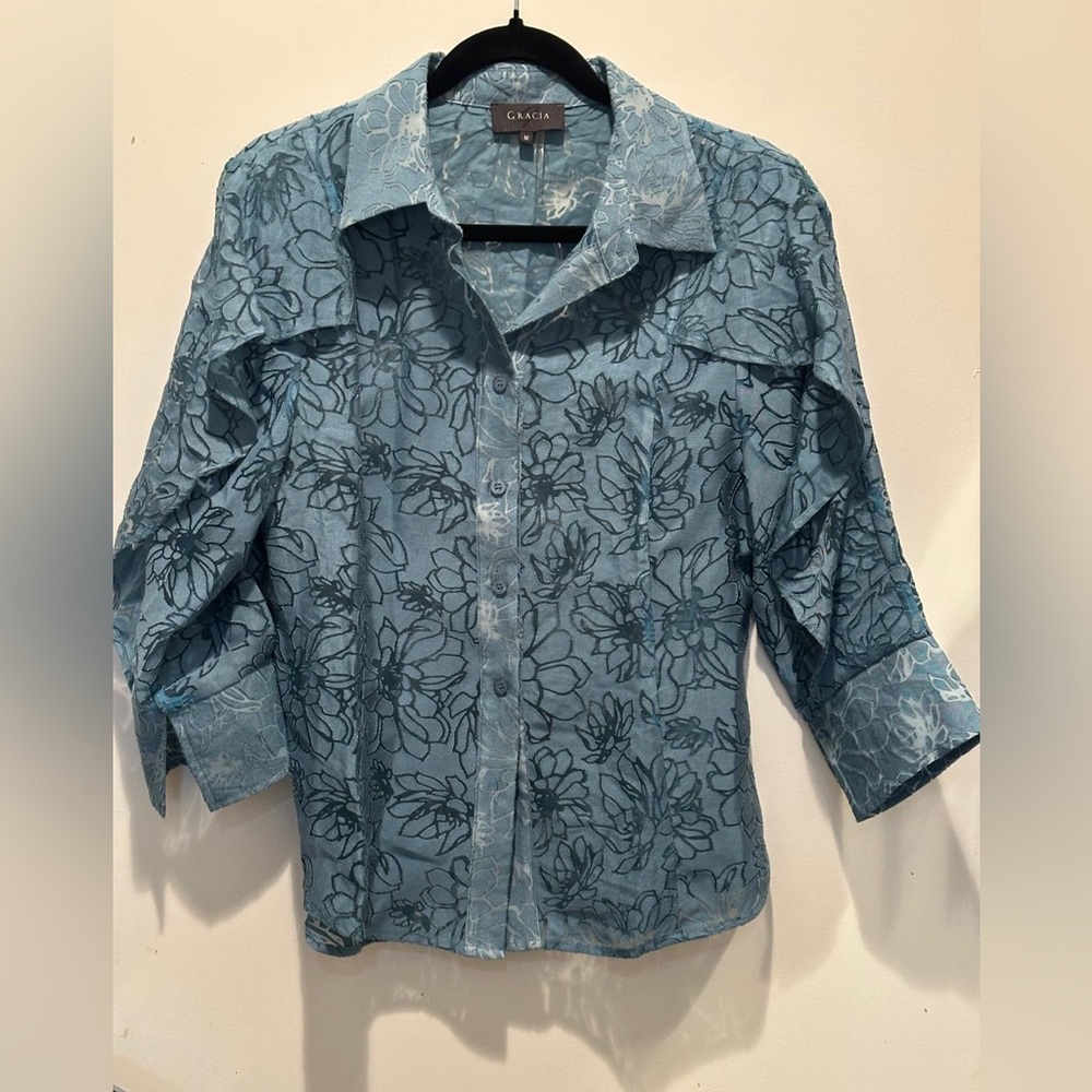Gracia Light Blue Floral Button-Down Shirt